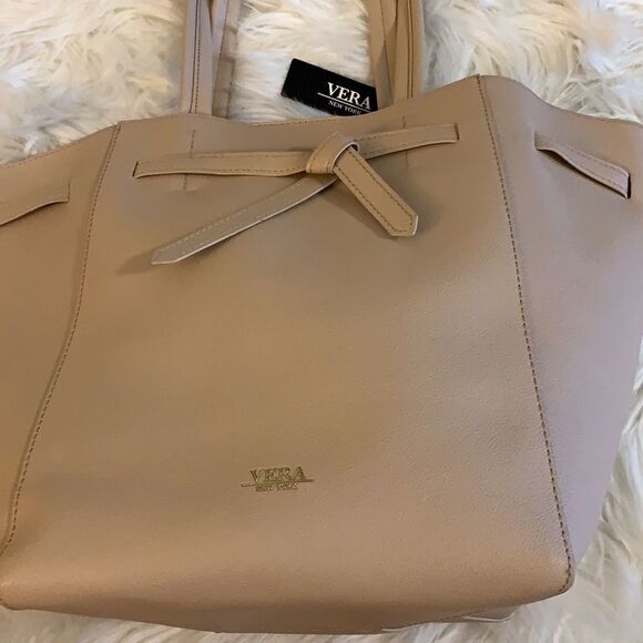 Vera New York Taupe bag/tote.  Snap closure with one inside side pocket - Picture 3 of 8